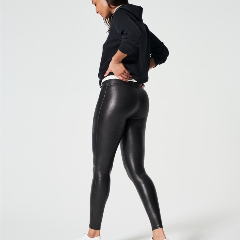 SPANXshape™ Faux Leather Size XS - Picture 4 of 9